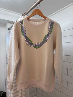 NEW Cream Crewneck Sweater with Hawaiian Lei 🌺 Size S 🆕